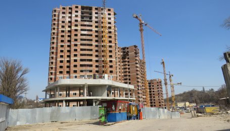 Динаміка будівництва житлового комплексу «Паркова Долина» станом на 12 квітня 2018 року 